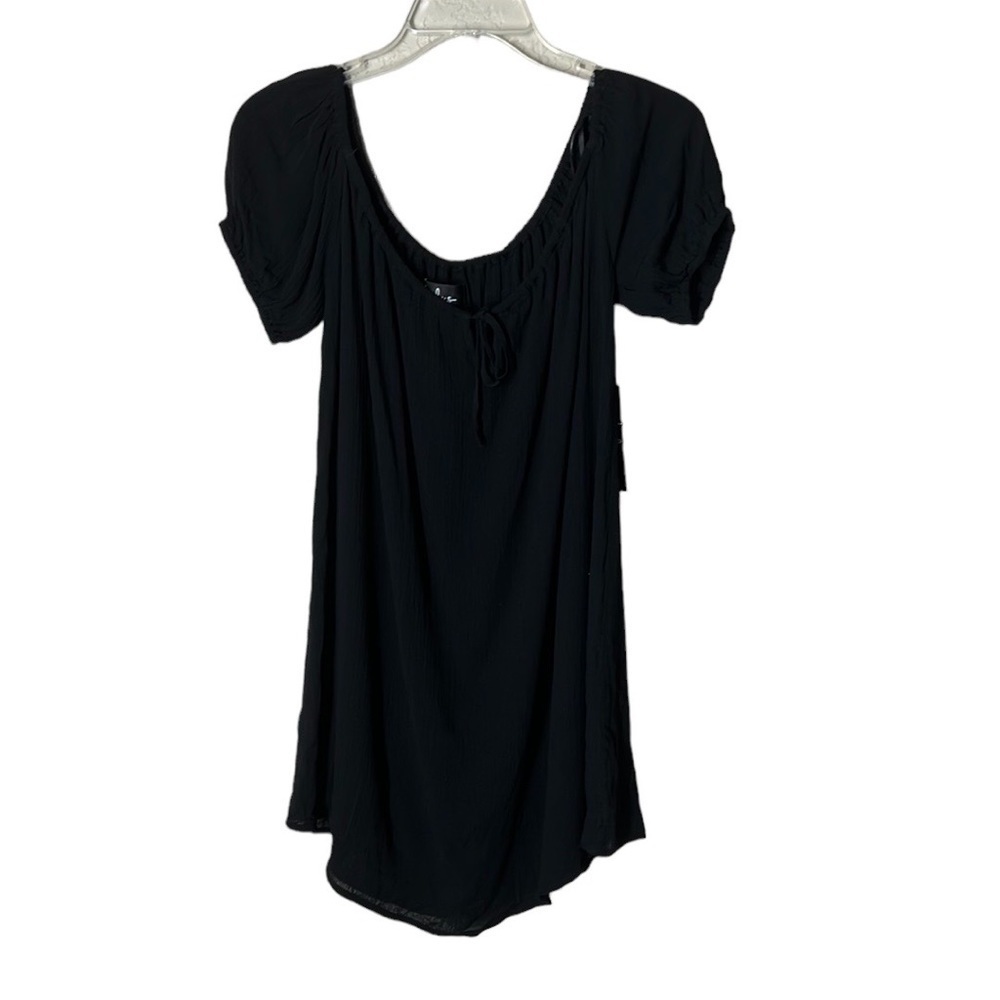 Lulus Off the Shoulder Little Black Dress. NWT szS